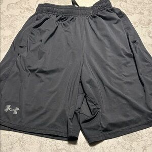 Under Armour Men's black  Athletic Shorts size small with pockets